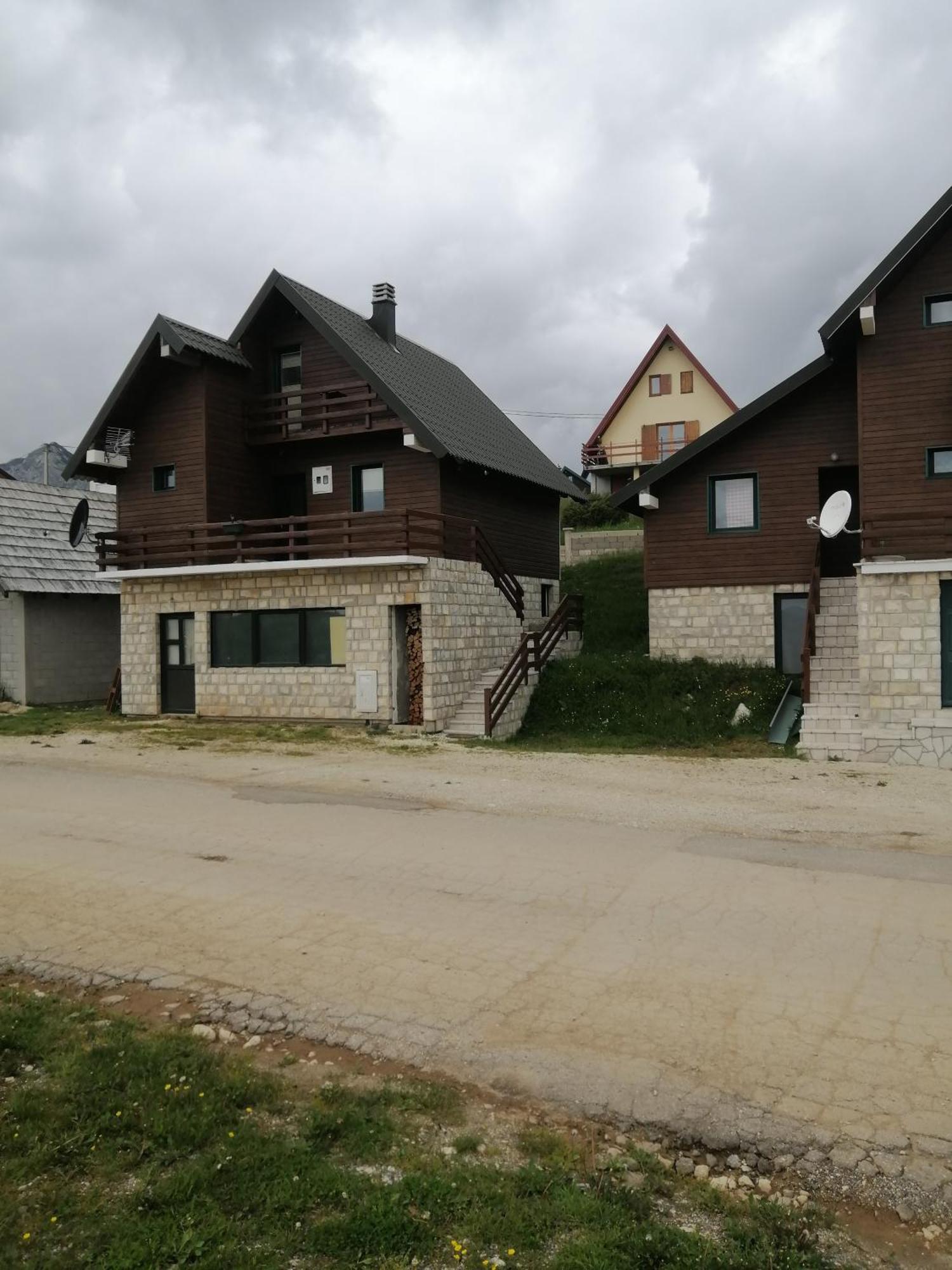 Guesthouse Wolf Zabljak  Bagian luar foto